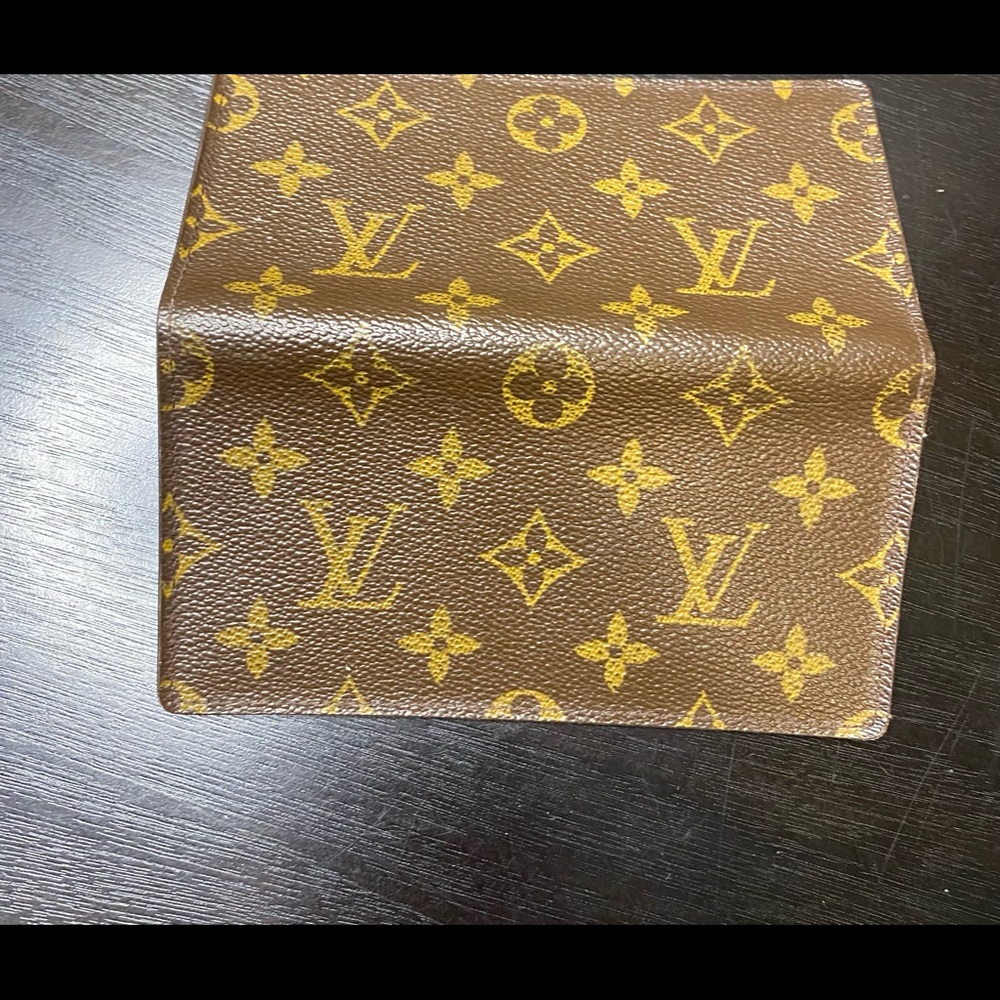 Louis Vuitton - Checkbook cover